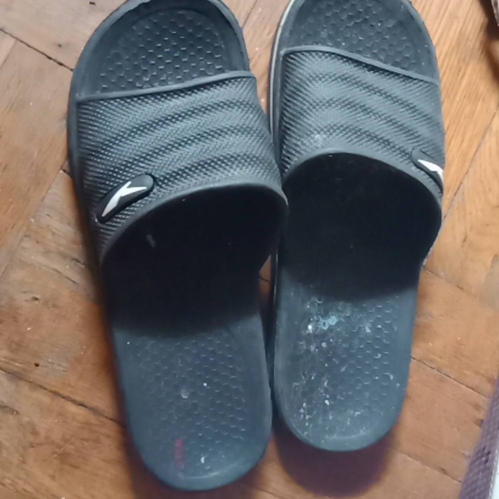 Slippers women size 8platicblack brand none